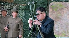 Severokorejský vdce Kim ong-un se osobn zúastnil zkouky odpálení...