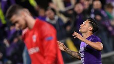 Mauro Zarate z Fiorentiny se raduje z gólu proti Karabachu.