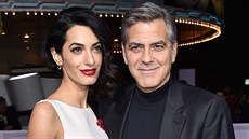 George Clooney a jeho manelka Amal (Los Angeles, 1. února 2016)