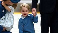 Princ George s rodii a sestrou (Victoria 24. záí 2016)