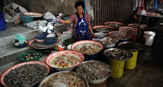 Kromě živých krevet nabízejí thajské ulice tyto pochoutky samozřejmě i v...