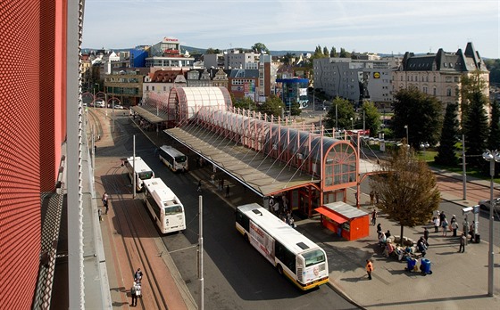 Autobusový a tramvajový terminál v liberecké Fügnerov ulici. Ilustraní snímek