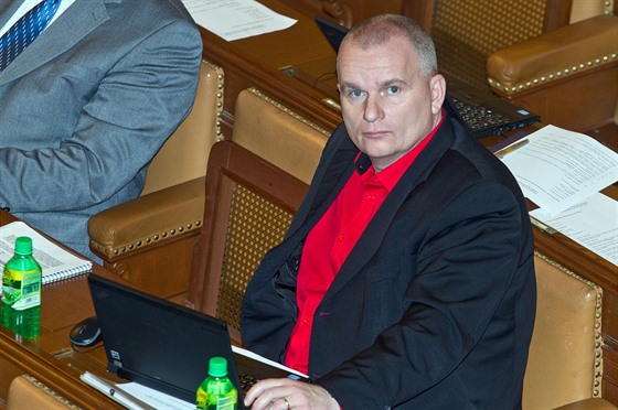 Poslanec Bronislav Schwarz zvažuje, že podpis pod návrhem odvolá
