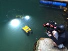 D�lkov� ovl�dan� podvodn� robot zm��il v Hranick� propasti rekordn� hloubku 404...
