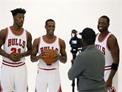 Jimmy Butler, Rajon Rondo a Dwyane Wade (zleva) se seli v celku Chicaga.