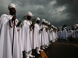 Etiopský mužský sbor zpívá v Addis Abebě během festivalu Meskel, který...