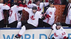 Kanadská euforie po zisku Světového poháru. Zleva se radují Sidney Crosby,...