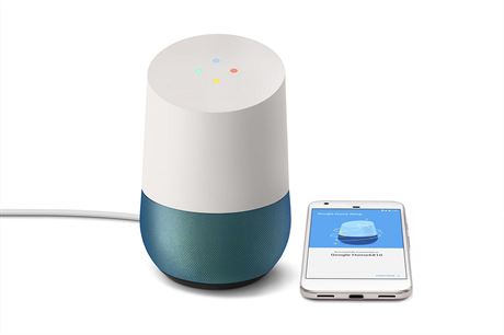 Chytrý reproduktor Google Home s digitální asistentkou. A nyní i asistentem.