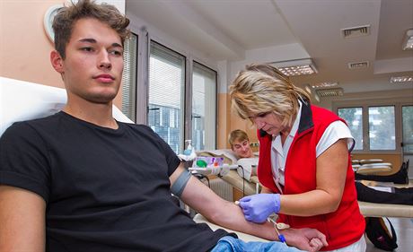 Studenti hradeckho Gymnzia Boeny Nmcov byli poprv darovat krev...