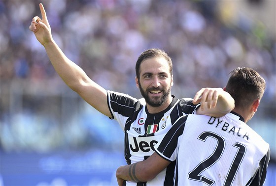 Gonzalo Higuaín v dresu Juventusu se raduje z gólu proti Empoli
