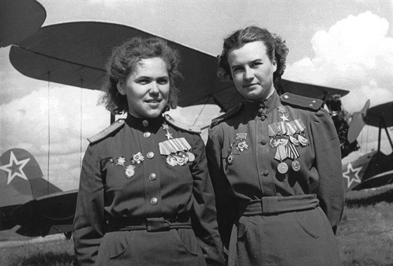 Navigátorka Rufina Gaevová a pilotka Natálie Meklinová