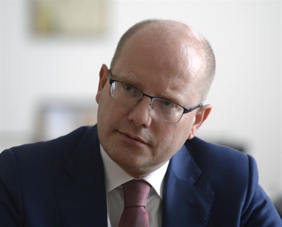 Premiér Bohuslav Sobotka bhem rozhovoru s agenturou TK (6. íjna 2016)