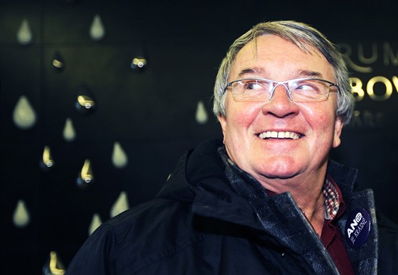 Vlastimil Harapes ve volební �tábu hnutí ANO na pra�ském Chodov�. (8. �íjna...