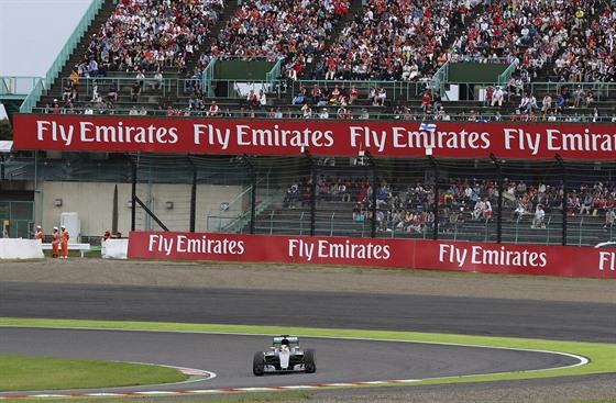 Lewis Hamilton z Mercedesu ve Velké cen Japonska F1