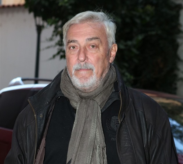 Moderátor Jan Rosák měl srdeční příhodu, postihla ho za volantem - iDNES.cz