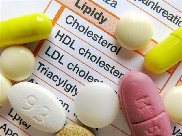 Vysoký cholesterol nebolí. Jak na svém těle poznat varovné příznaky?
