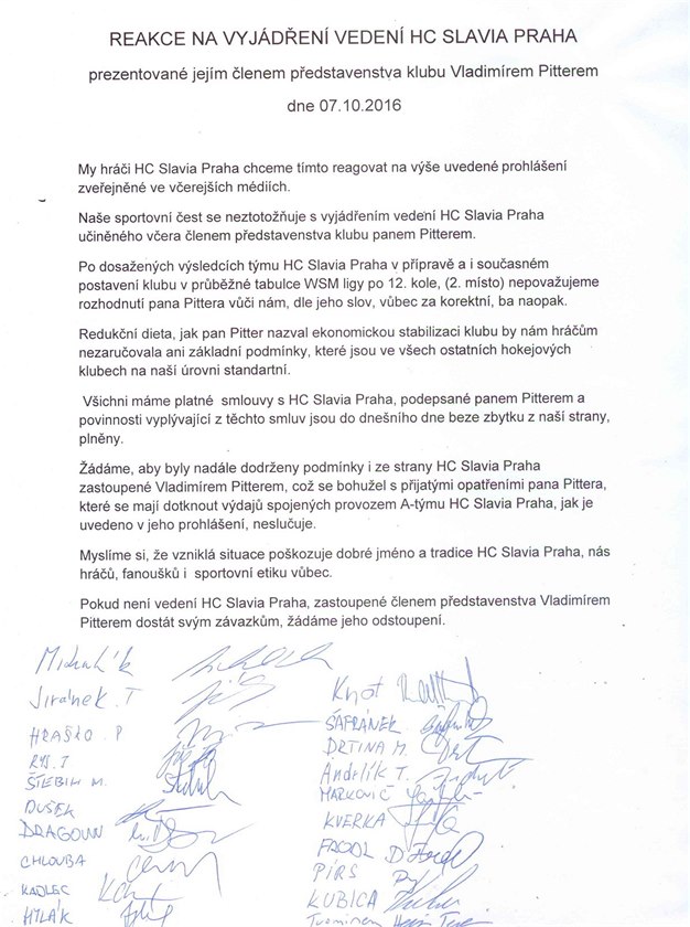 Vyj�d�en� hokejist� Slavie Praha rozhodnut� klubov�ho veden� uskromnit se.