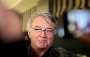 Vlastimil Harapes ve volebn� �t�bu hnut� ANO na pra�sk�m Chodov�. (8. ��jna...