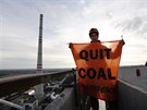 Aktivisté z Greenpeace věž elektrárny Chvaletice obsadili v roce 2016. 