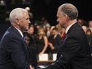 Kandidáti na amerického viceprezidenta: republikán Mike Pence (vlevo) a...