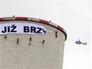 Aktivist� z Greenpeace obsadili v� elektr�rny Chvaletice.