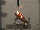 Test Samsungu Note 7 v laborato�i Applied Energy Hub battery laboratory v...