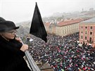 Na demonstraci proti zákazu potrat ve Varav pilo podle odhad pes sto...