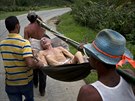 Lidé na Kub se mou po ádní hurikánu Matthew vrace do svých domov (7....