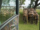 Armádní nováci vyklízejí své výcvikové centrum Parris Island v Jiní Karolín...