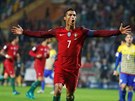 Portugalská hvzda Cristiano Ronaldo jásá po gólu proti Andoe.