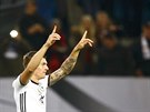Nmecký záloník Toni Kroos slaví gól proti eské reprezentaci.
