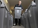 Píprava volebních uren na ÚMO Plze 3. (6. íjna 2016)