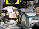 Lewis Hamilton v kvalifikaci na Velkou cenu Malajsie formule 1 v Sepangu.