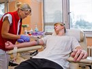 Studenti hradeck�ho Gymn�zia Bo�eny N�mcov� byli poprv� darovat krev...