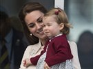 Vévodkyn Kate a její dcera princezna Charlotte (Victoria, 1. íjna 2016)