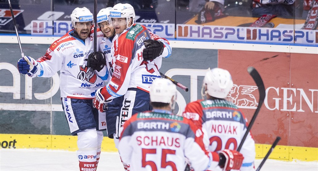 Radost hokejist� Pardubic.