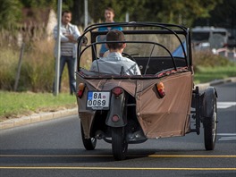 Tříkolová ikona, které na opravu karoserie stačila jehla a nit - iDNES.cz