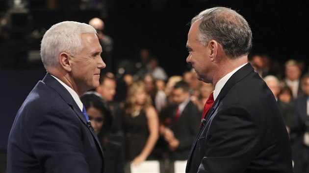 Kandidti na americkho viceprezidenta: republikn Mike Pence (vlevo) a demokrat Tim Kaine (4.10.2016)