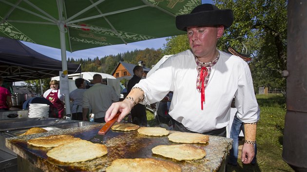 Gastrofestival ve Velkých Karlovicích na Vsetínsku přilákal tisíce návštěvníků (1. října 2016).