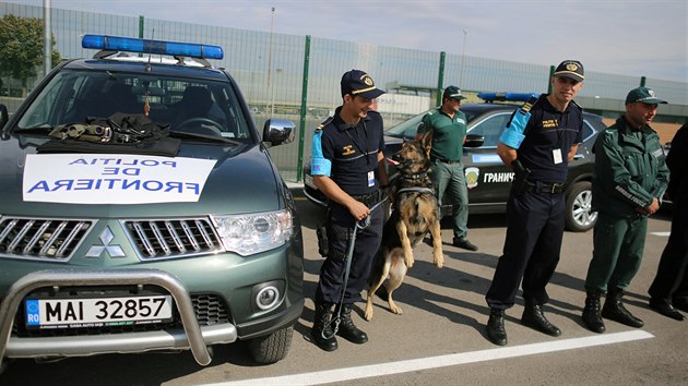 Rumunt policist na bulharsko-tureckm hraninm pechodu Kapitan Andreevo (6. jna 2016).