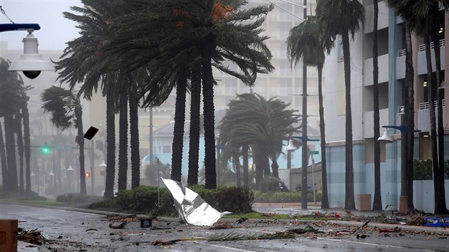 Hurikn Matthew ve floridskm Daytona Beach (7. jna 2016).