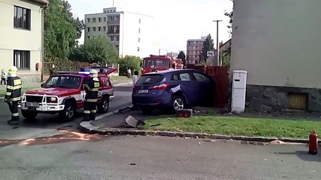 Nehoda zvodnho porsche s osobnm autem v Beznici na Pbramsku.