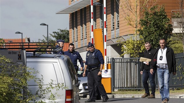 Policist vyetuj tok na dva policisty v  Schaerbeek u Bruselu (5. jna 2016).