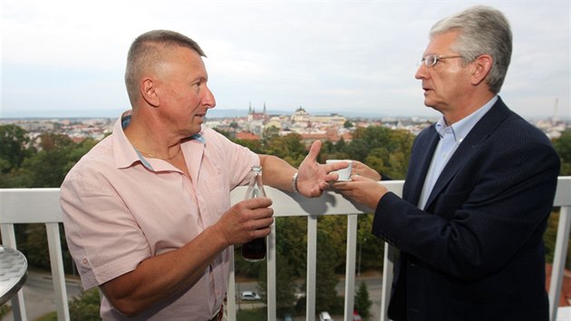 Kandidát hnutí ANO do Senátu Milan Brázdil (vlevo) a lídr krajské kandidátky...