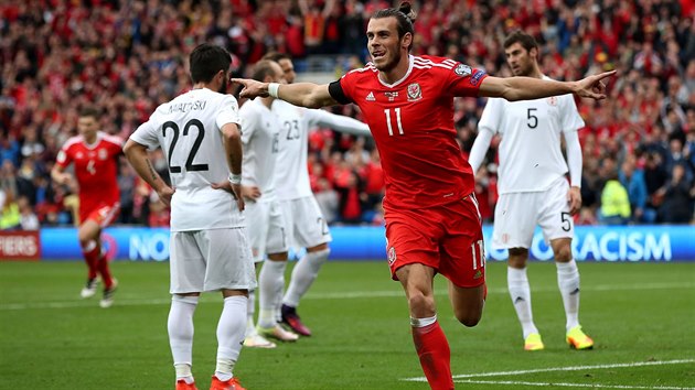 Gareth Bale z Walesu slav gl do st Gruzie.