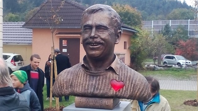 V Letovicch na Blanensku odhalili bustu Vclava Havla.