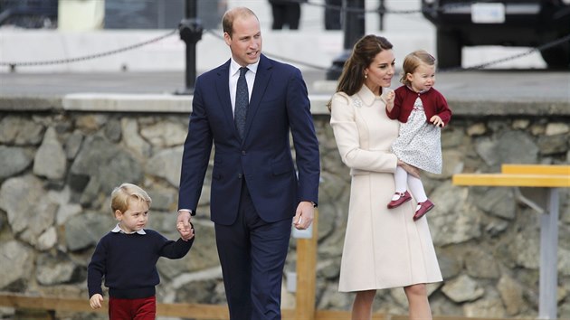 Princ William, vévodkyně Kate a jejich děti princ George a princezna Charlotte (Victoria, 1. října 2016)