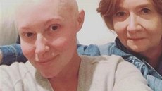Shannen Doherty kvůli chemoterapii vypadaly vlasy (2016).