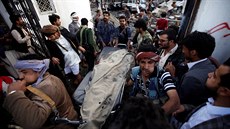 Arabská koalice zaútoila v sobotu ze vzduchu na vládní poheb v jemenské...