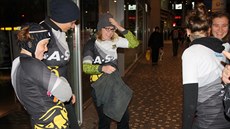 Ragbistky Tatry Smíchov  se pipravují na Andlu na rozdávání deníku Metro.